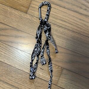 Black and white paisley print carabiner keychain